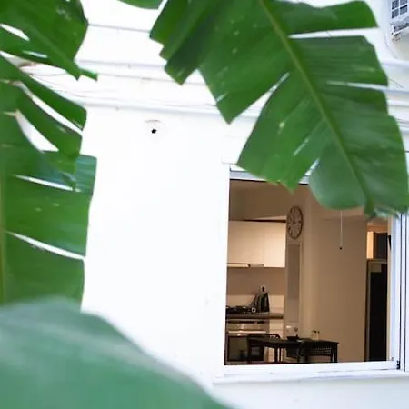 Apartment Garden Apt *