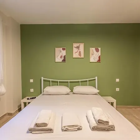 Garden Apt Apartment
